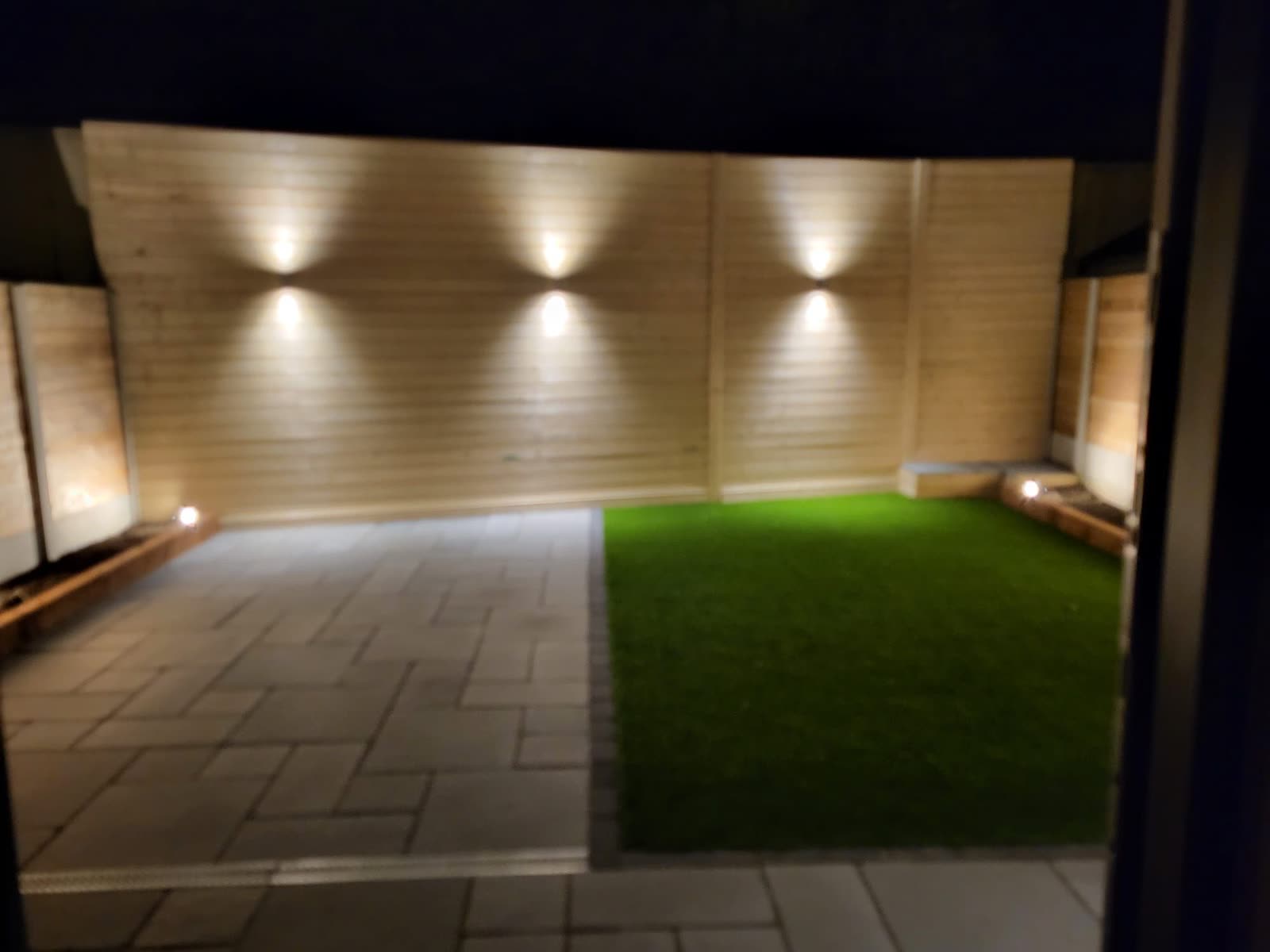 Garden wall-mounted feature lights